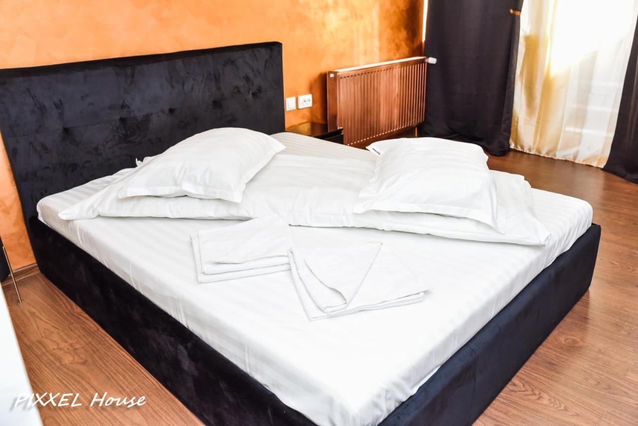 Hotel Pixxel House Moeciu De Sus Esterno foto