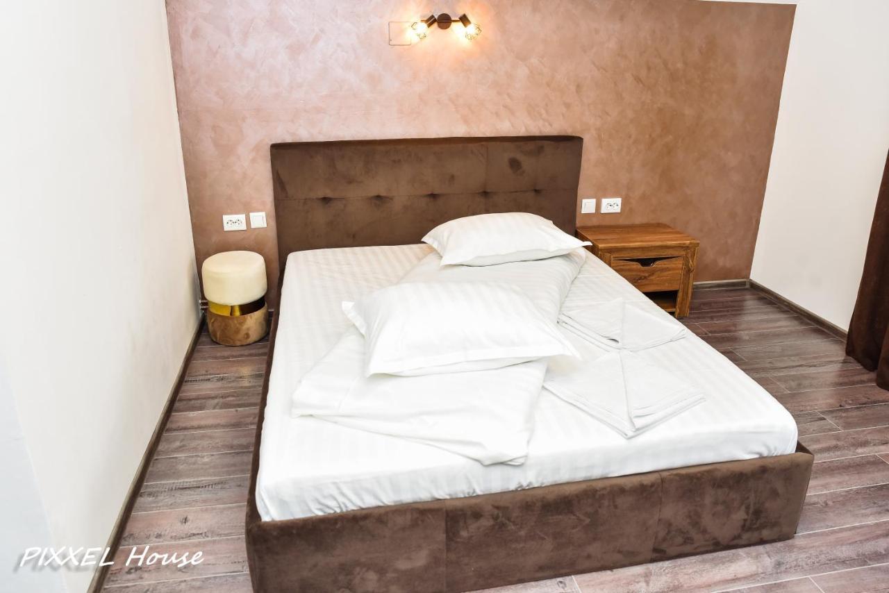 Hotel Pixxel House Moeciu De Sus Esterno foto
