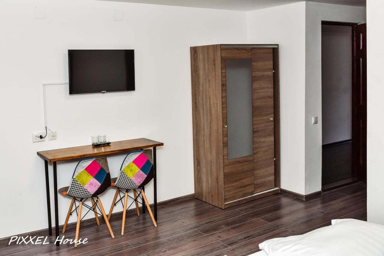 Hotel Pixxel House Moeciu De Sus Esterno foto