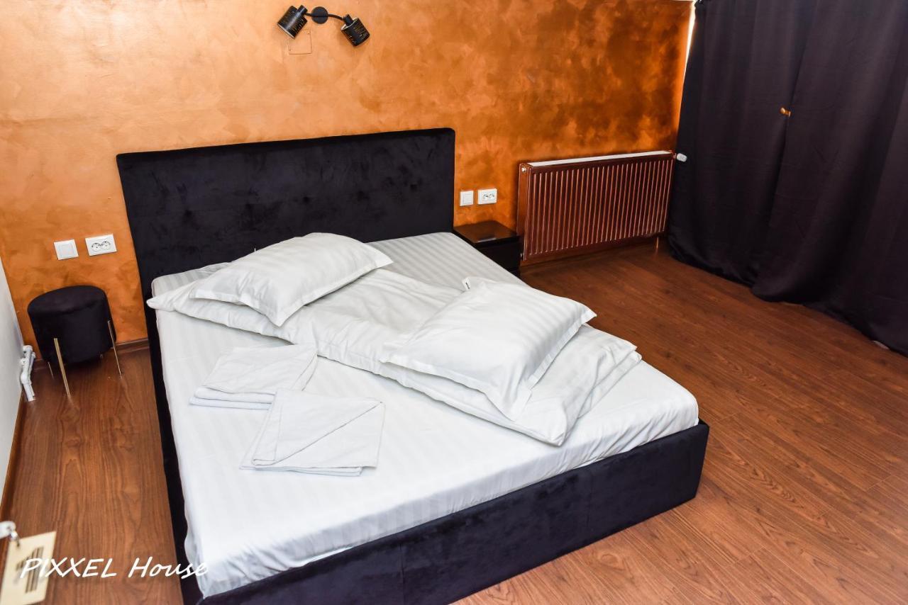 Hotel Pixxel House Moeciu De Sus Esterno foto