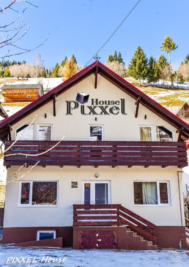 Hotel Pixxel House Moeciu De Sus Esterno foto