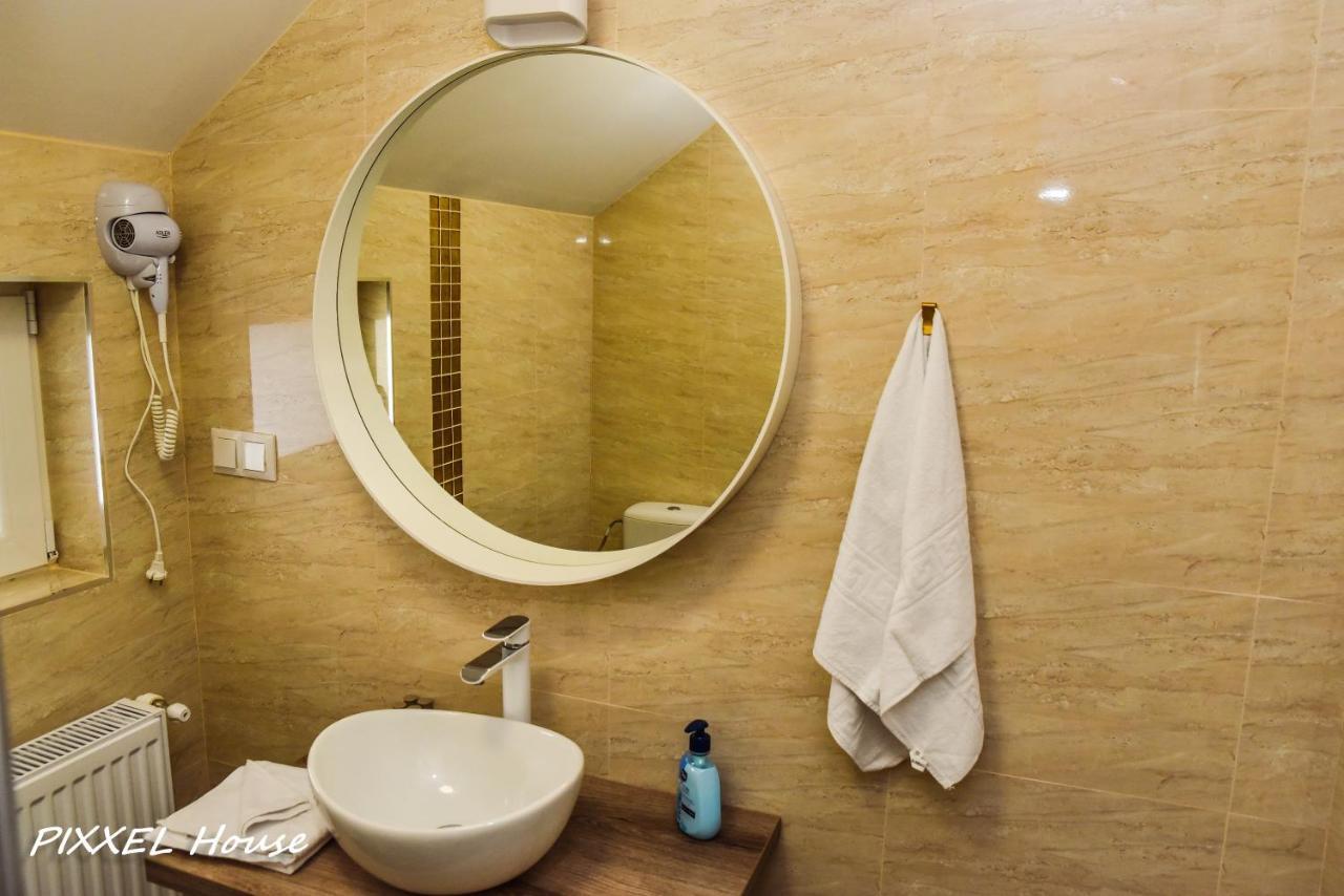 Hotel Pixxel House Moeciu De Sus Esterno foto